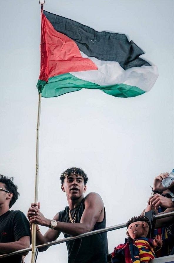 الوزير المتطرف بن غفير يعلق على قيام اللاعب يامال برفع علم فلسطين